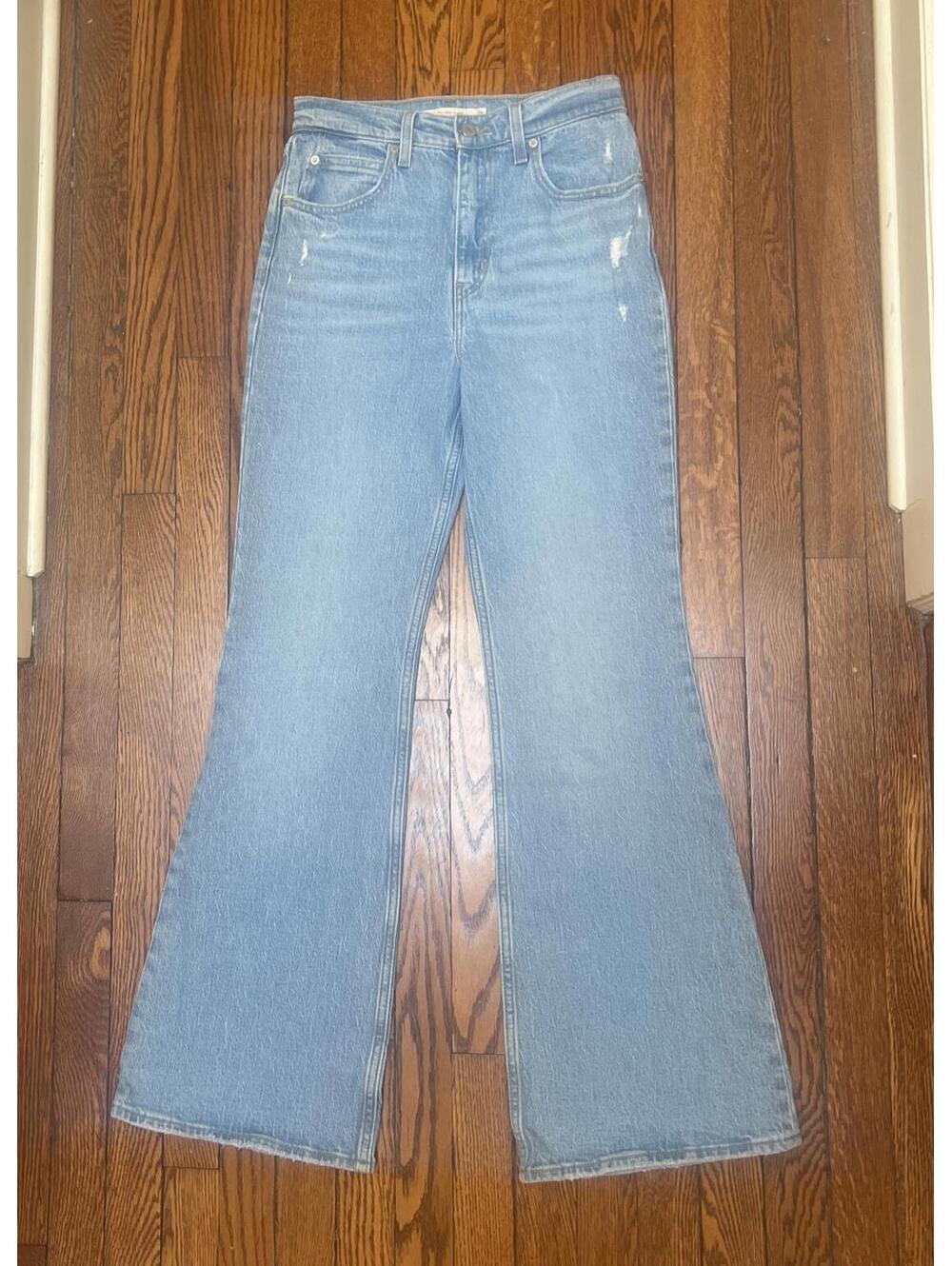 Levis High Rise Flare - Bleached